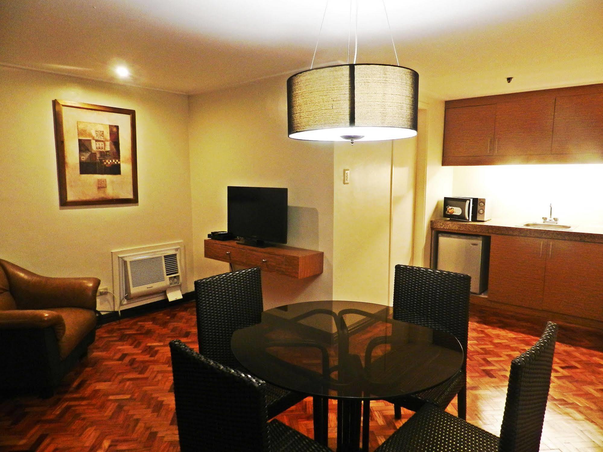 Salcedo Suites Makati City Exterior foto